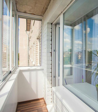 Остекление балконов в Мытищах